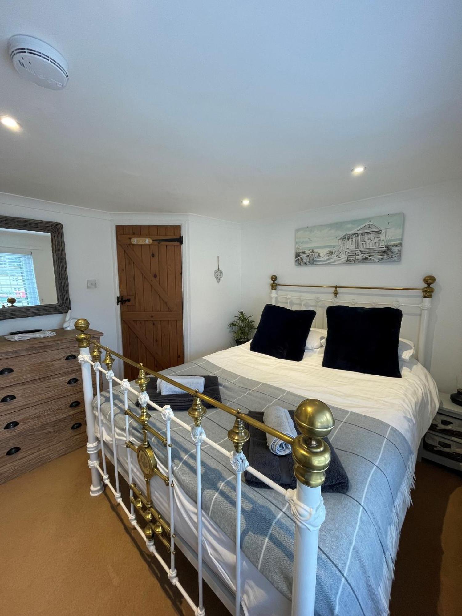 The Little Lighthouse - 2 Minutes From The Beach Pentewan Exterior photo